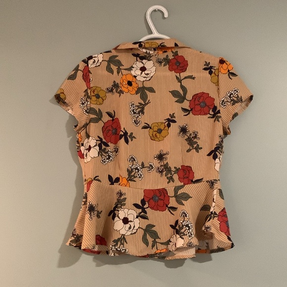 Forever 21 floral Blouse - Picture 3 of 3